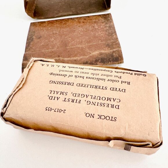 ANTIQUE WWII DRESSING FIRST AID INDIVIDUAL TROOP CAMOUFLAGED GUILD PRODUCTS - Picture 7 of 9